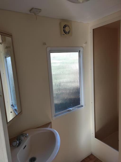 Mobil-Home Dans Un Beau Cadre A 15 Km Des Plages. Lunel  Exterior foto