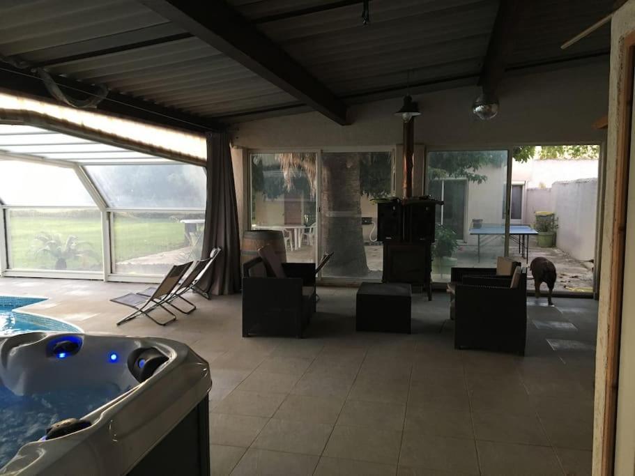 Mobil-Home Dans Un Beau Cadre A 15 Km Des Plages. Lunel  Exterior foto