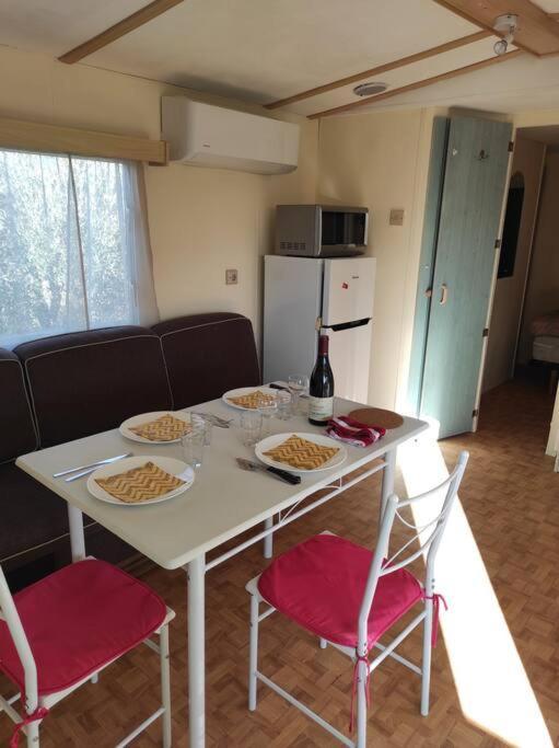 Mobil-Home Dans Un Beau Cadre A 15 Km Des Plages. Lunel  Exterior foto